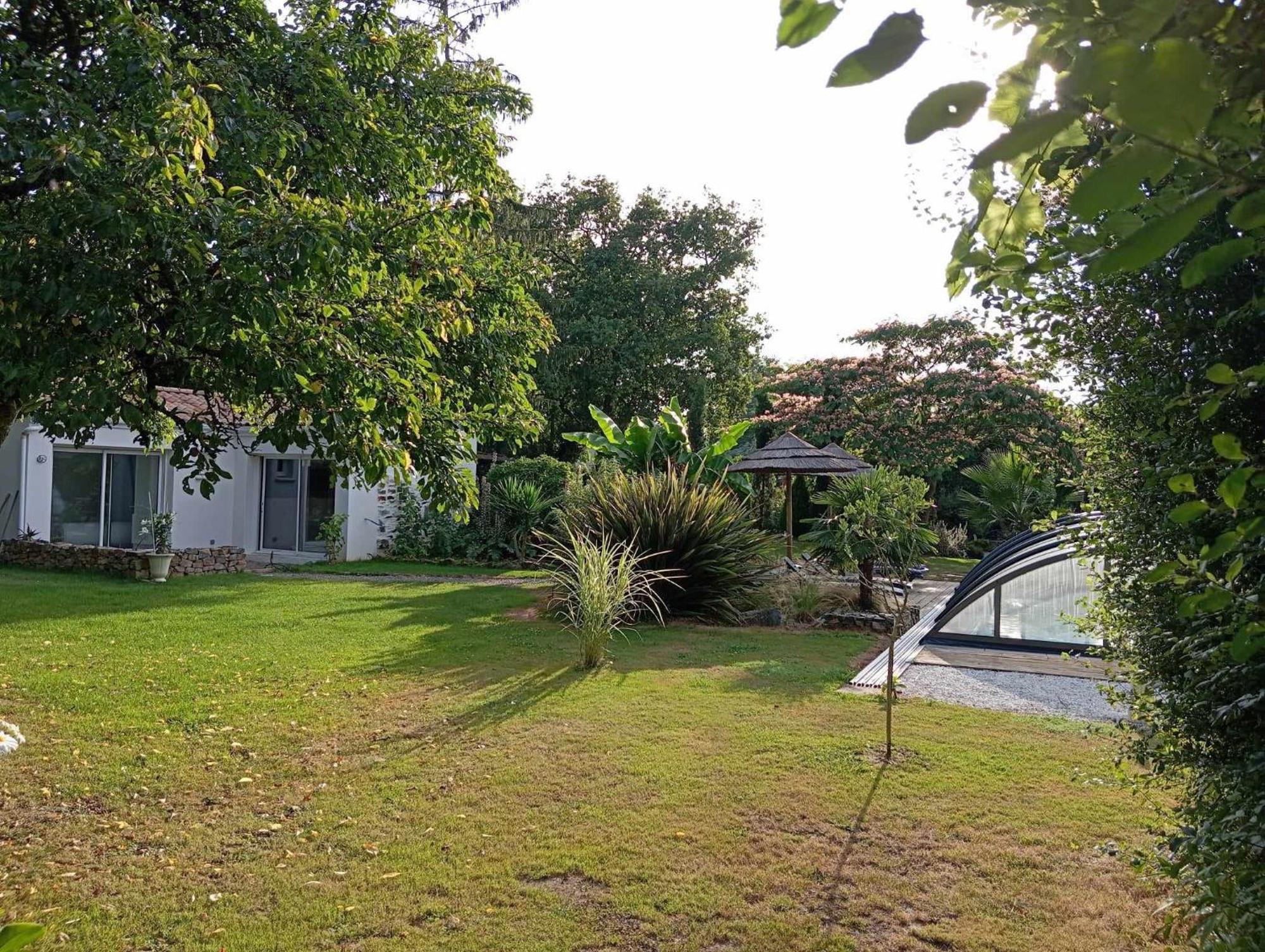 Le Champ-Saint-Pere Mas Des Vignes Piscine Chauffee Bed & Breakfast エクステリア 写真